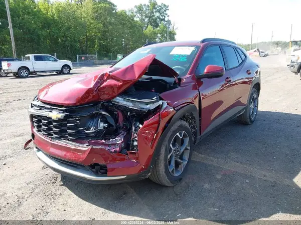 KL77LHEP6SC173577 2025 CHEVROLET TRAX - Image 2