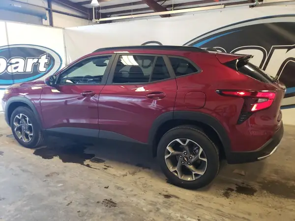 KL77LHEP6SC178603 2025 CHEVROLET TRAX - Image 2