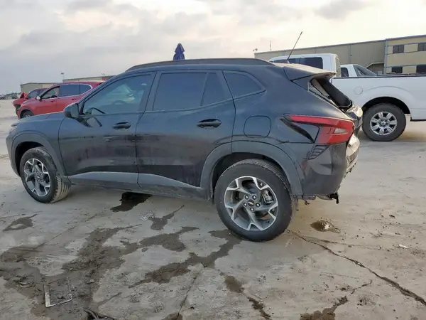 KL77LHEP6SC181792 2025 CHEVROLET TRAX - Image 2