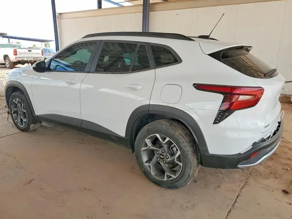 KL77LHEP6SC186233 2025 CHEVROLET TRAX - Image 2