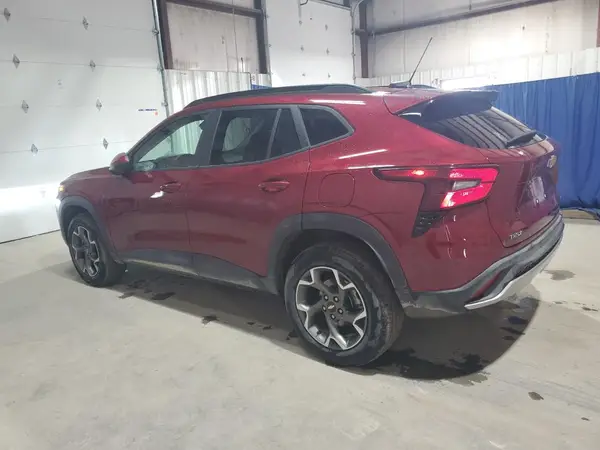 KL77LHEP6SC189309 2025 CHEVROLET TRAX - Image 2