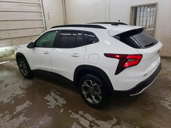 KL77LHEP6SC196065 2025 CHEVROLET TRAX - Image 2