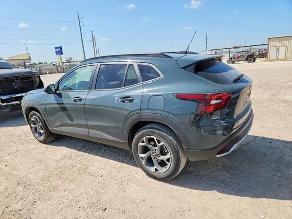 KL77LHEP6SC207615 2025 CHEVROLET TRAX - Image 2