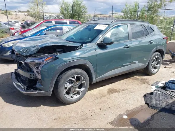 KL77LHEP6SC222678 2025 CHEVROLET TRAX - Image 2