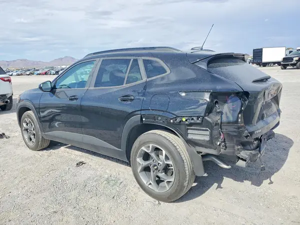 KL77LHEP6SC225208 2025 CHEVROLET TRAX - Image 2