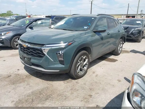 KL77LHEP6SC227203 2025 CHEVROLET TRAX - Image 2