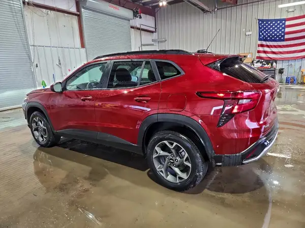 KL77LHEP6SC229405 2025 CHEVROLET TRAX - Image 2