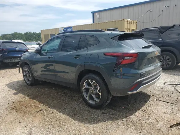 KL77LHEP6SC235544 2025 CHEVROLET TRAX - Image 2