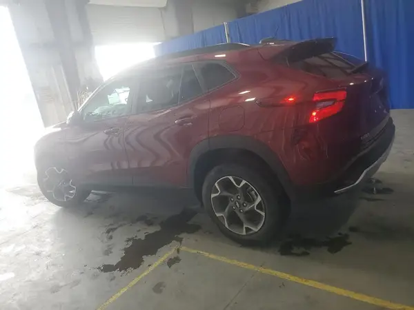 KL77LHEP6SC236161 2025 CHEVROLET TRAX - Image 2