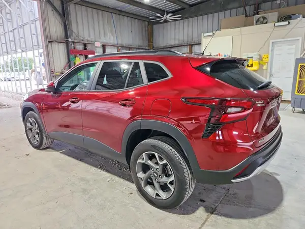 KL77LHEP6SC236435 2025 CHEVROLET TRAX - Image 2