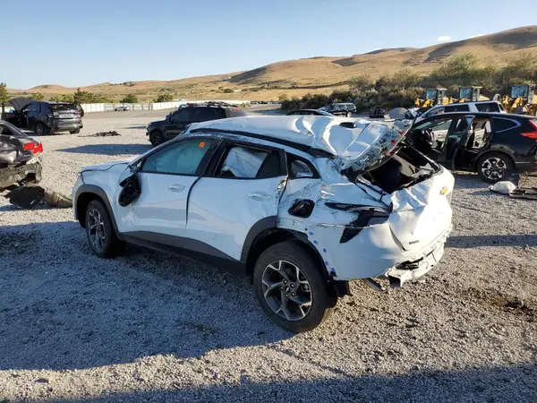 KL77LHEP6SC236998 2025 CHEVROLET TRAX - Image 2