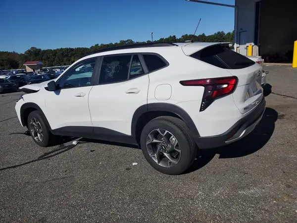 KL77LHEP6SC237889 2025 CHEVROLET TRAX - Image 2
