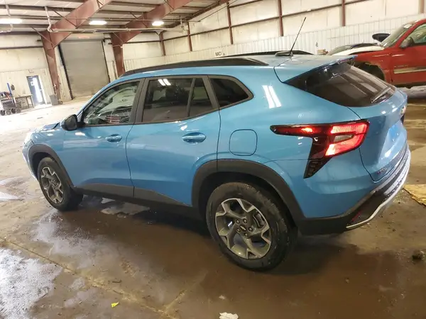 KL77LHEP6SC244745 2025 CHEVROLET TRAX - Image 2