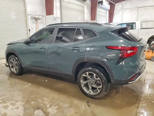 KL77LHEP6SC245541 2025 CHEVROLET TRAX - Image 2