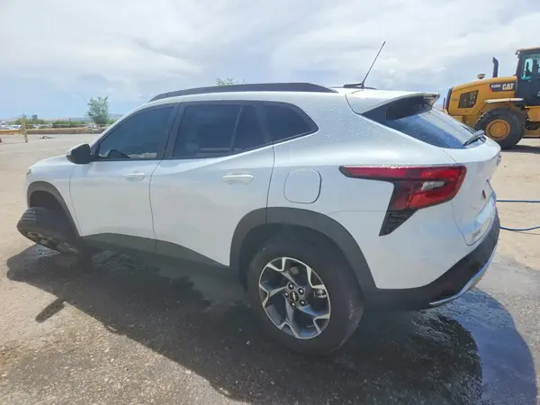 KL77LHEP6SC266616 2025 CHEVROLET TRAX - Image 2