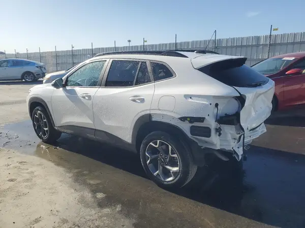 KL77LHEP6SC267314 2025 CHEVROLET TRAX - Image 2