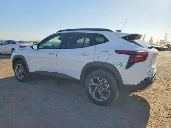 KL77LHEP6SC276207 2025 CHEVROLET TRAX - Image 2
