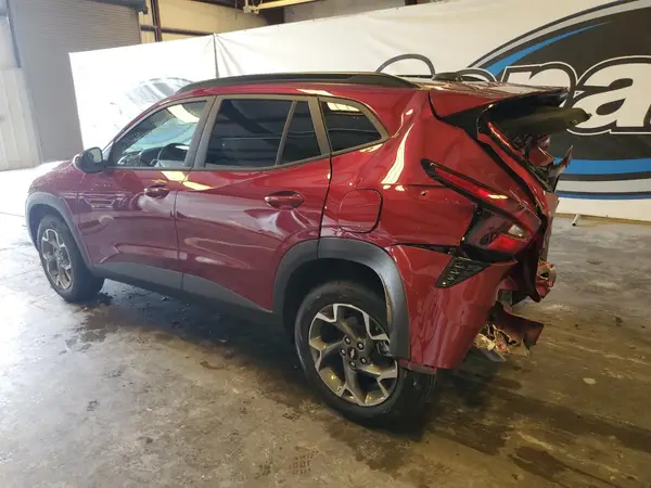 KL77LHEP6SC278572 2025 CHEVROLET TRAX - Image 2