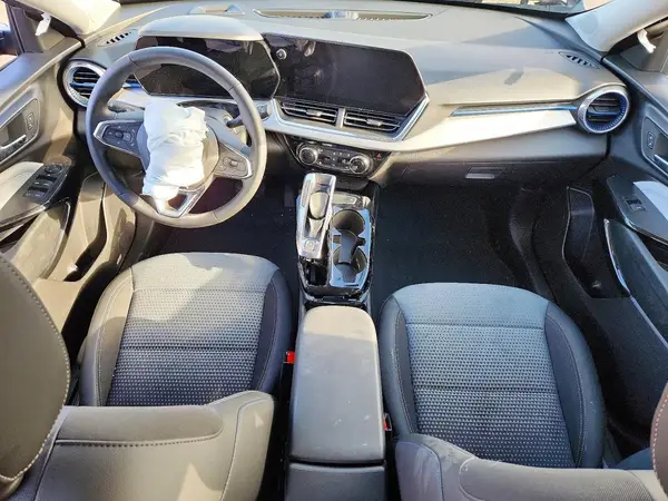 KL77LHEP6SC284257 2025 CHEVROLET TRAX - Image 8