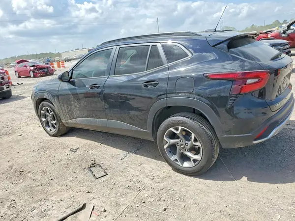KL77LHEP6SC285053 2025 CHEVROLET TRAX - Image 2