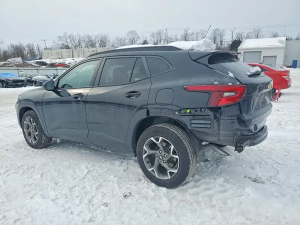 KL77LHEP6SC294030 2025 CHEVROLET TRAX - Image 2