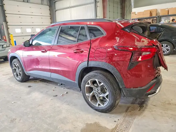 KL77LHEP6SC294142 2025 CHEVROLET TRAX - Image 2