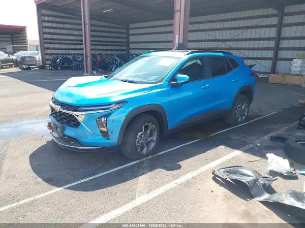 KL77LHEP6SC297722 2025 CHEVROLET TRAX - Image 2