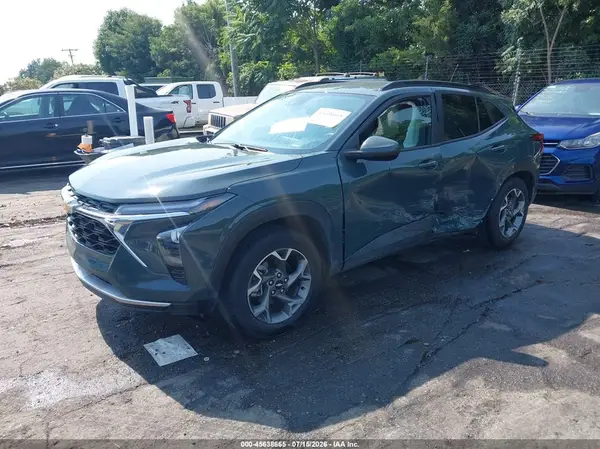 KL77LHEP6SC308220 2025 CHEVROLET TRAX - Image 2