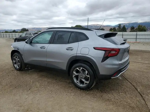KL77LHEP6SC312655 2025 CHEVROLET TRAX - Image 2