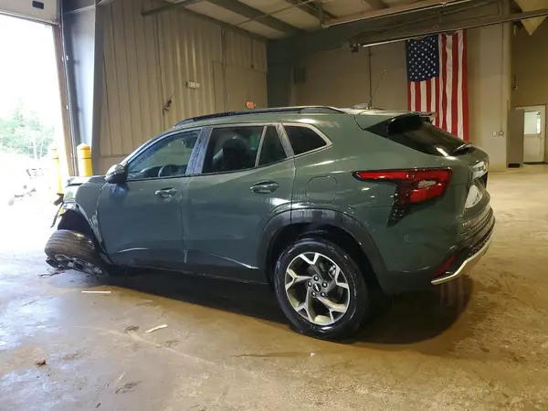 KL77LHEP6SC324353 2025 CHEVROLET TRAX - Image 2