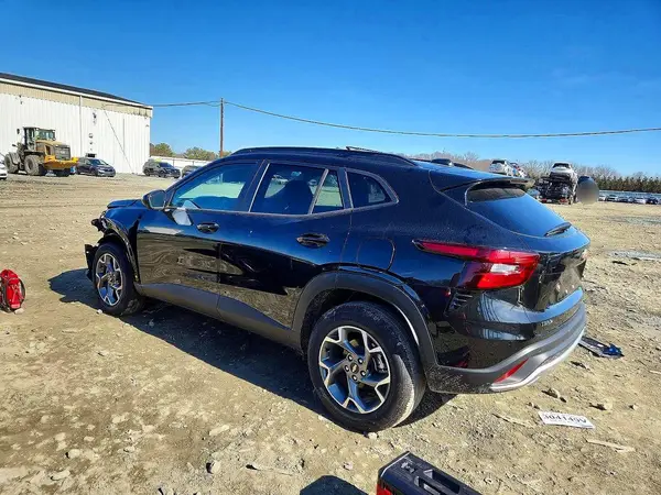 KL77LHEP6SC334445 2025 CHEVROLET TRAX - Image 2