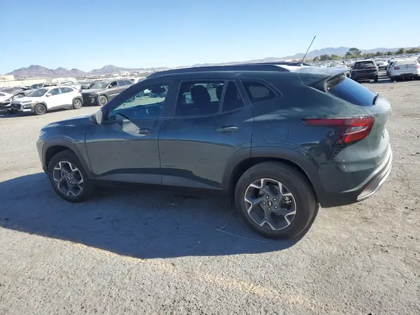 KL77LHEP6SC342657 2025 CHEVROLET TRAX - Image 2