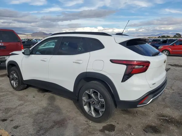 KL77LHEP6SC343405 2025 CHEVROLET TRAX - Image 2