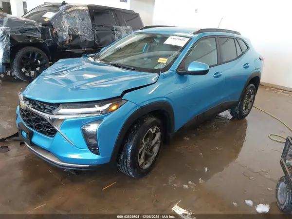 KL77LHEP6TC000210 2026 CHEVROLET TRAX - Image 2