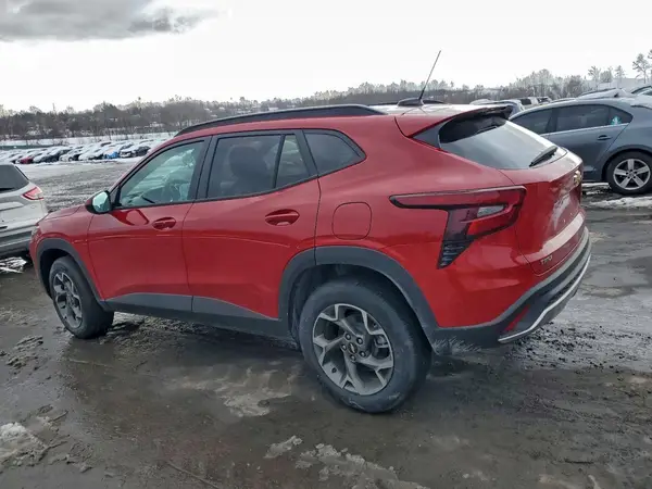 KL77LHEP6TC005827 2026 CHEVROLET TRAX - Image 2
