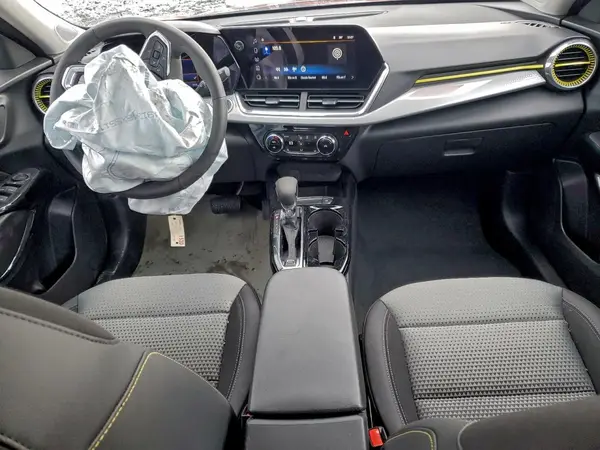 KL77LHEP6TC005827 2026 CHEVROLET TRAX - Image 8