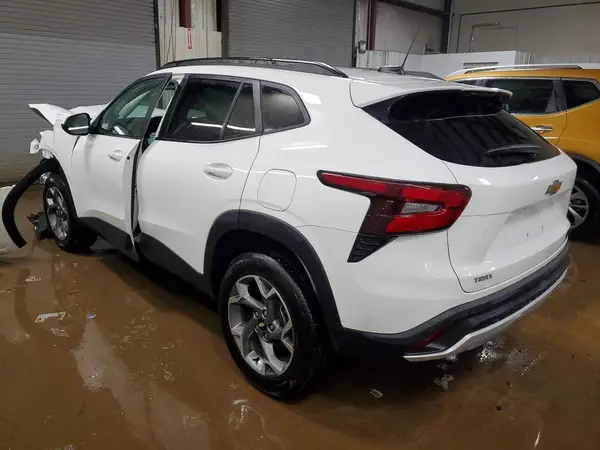 KL77LHEP6TC006198 2026 CHEVROLET TRAX - Image 2