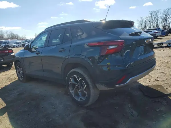 KL77LHEP6TC017637 2026 CHEVROLET TRAX - Image 2
