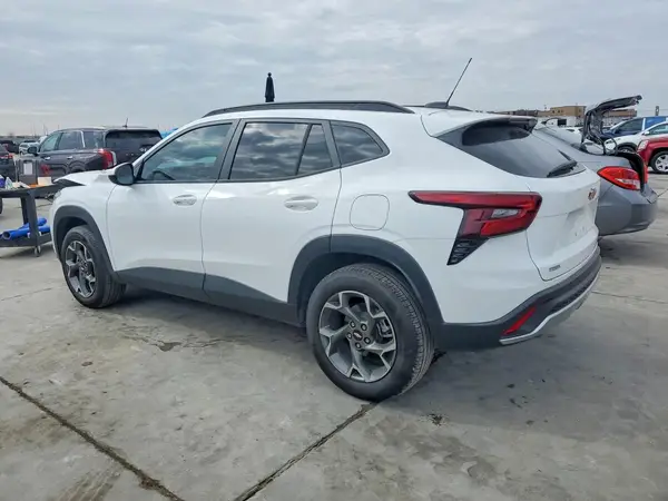 KL77LHEP6TC018898 2026 CHEVROLET TRAX - Image 2