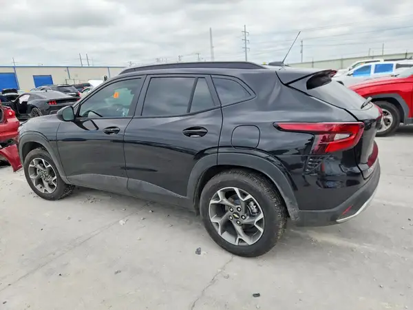 KL77LHEP6TC030257 2026 CHEVROLET TRAX - Image 2