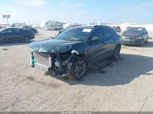 KL77LHEP6TC030355 2026 CHEVROLET TRAX - Image 2