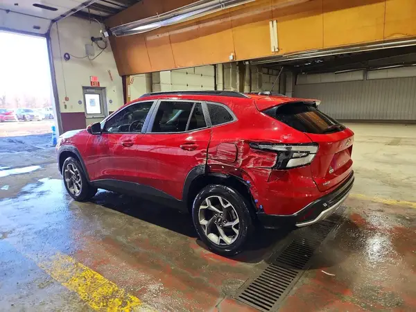 KL77LHEP6TC034101 2026 CHEVROLET TRAX - Image 2