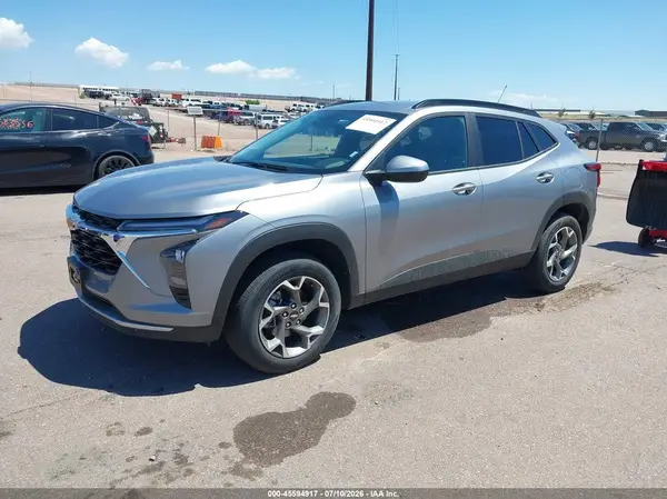KL77LHEP6TC034163 2026 CHEVROLET TRAX - Image 2