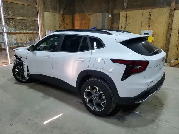 KL77LHEP6TC047480 2026 CHEVROLET TRAX - Image 2