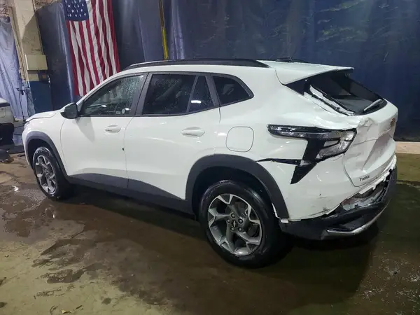 KL77LHEP6TC098090 2026 CHEVROLET TRAX - Image 2