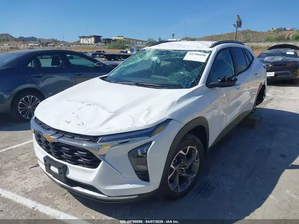 KL77LHEP6TC120752 2026 CHEVROLET TRAX - Image 2