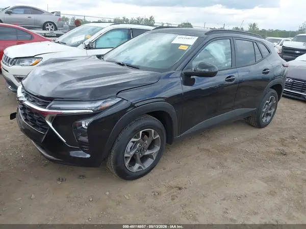KL77LHEP6TC122565 2026 CHEVROLET TRAX - Image 2