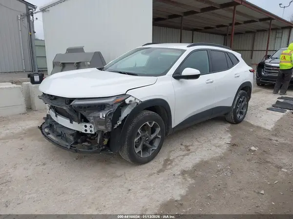 KL77LHEP7SC006337 2025 CHEVROLET TRAX - Image 2