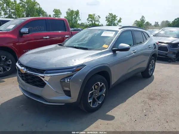 KL77LHEP7SC023736 2025 CHEVROLET TRAX - Image 2