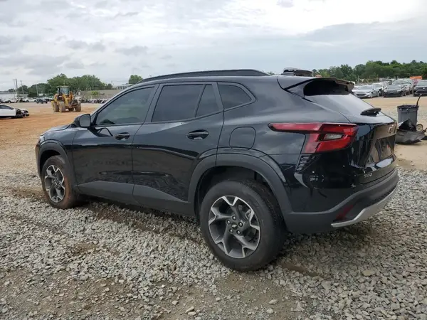 KL77LHEP7SC023994 2025 CHEVROLET TRAX - Image 2